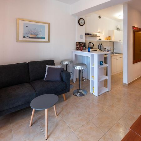 Apartment Anamaria With Seaview Petrcane Exterior photo
