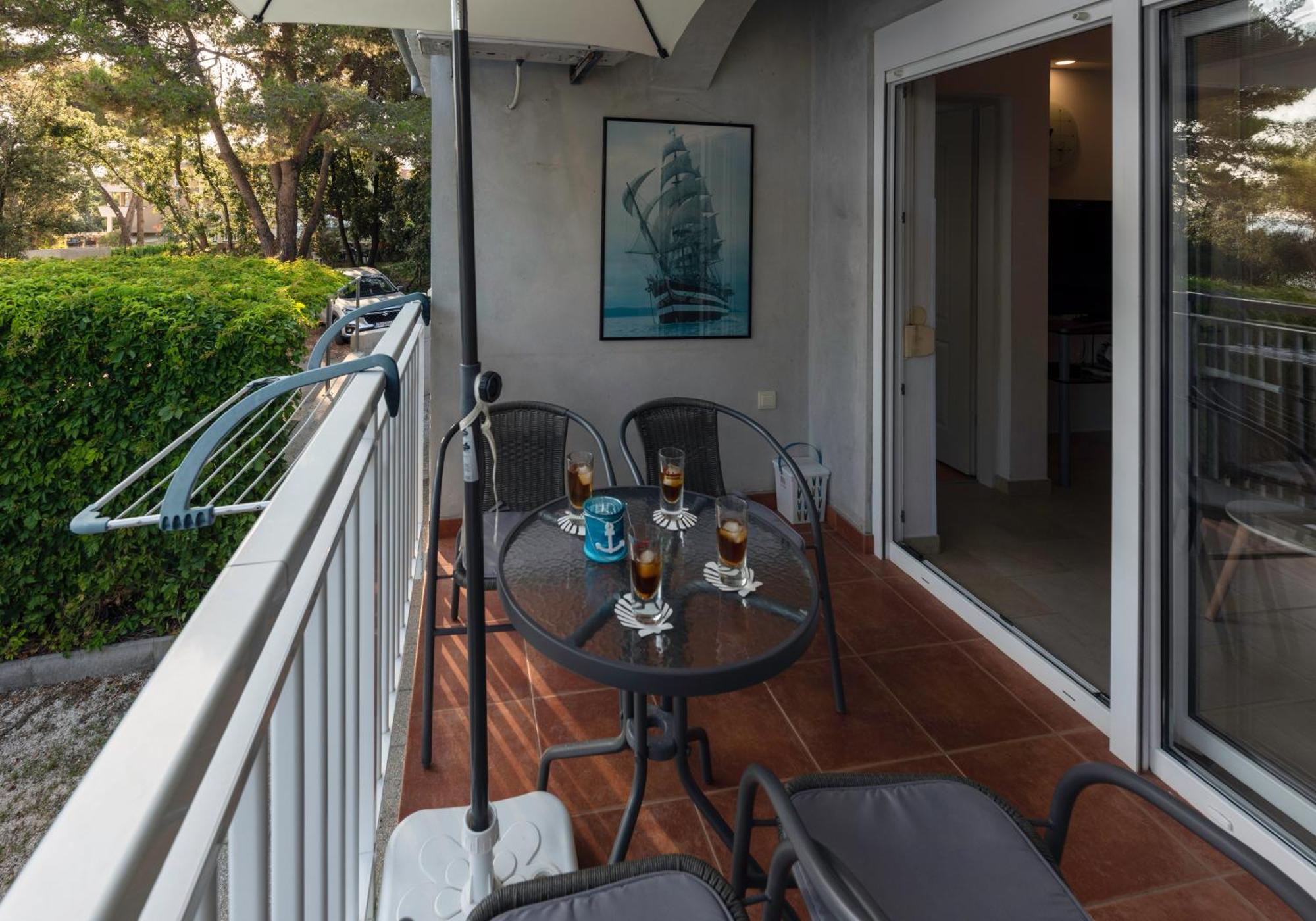 Apartment Anamaria With Seaview Petrcane Exterior photo