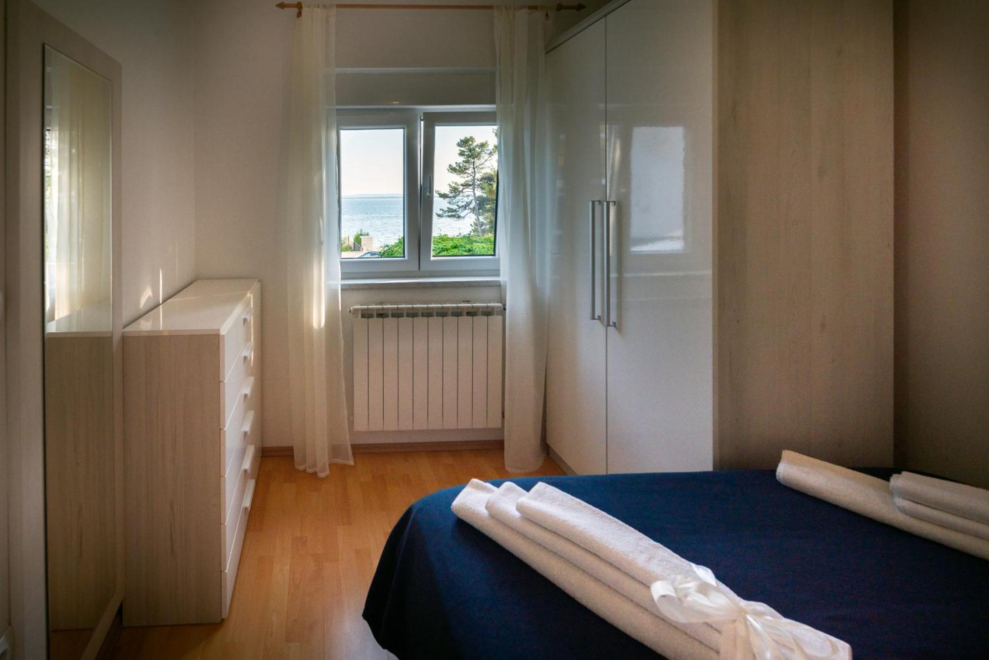 Apartment Anamaria With Seaview Petrcane Exterior photo